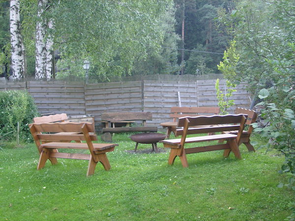 Die Grillecke mit Feuerstelle